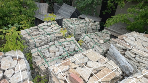 Гранитный плитняк галтованный для мощения купить в Альметьевске