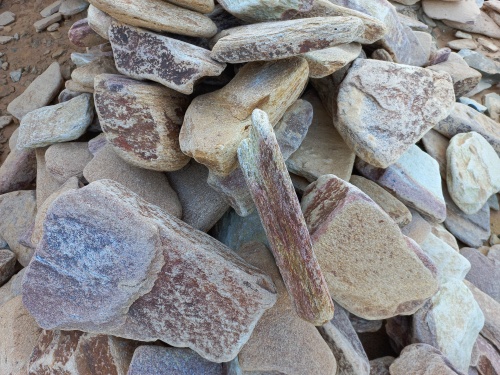 Златолит жёлтый, жёлто-зелёный глыбки и валуны для ланшафтного дизайна купить в Альметьевске