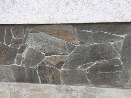 Плитняк златолит Уральский для цоколя, отмостки купить в Альметьевске