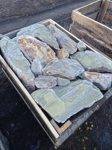 Златолит жёлтый, жёлто-зелёный глыбки и валуны для ланшафтного дизайна купить в Альметьевске