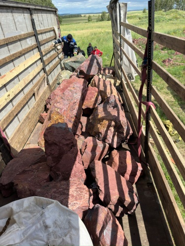 Ландшафтные глыбы красно-фиолетовые 200-1000 килограмм купить в Альметьевске