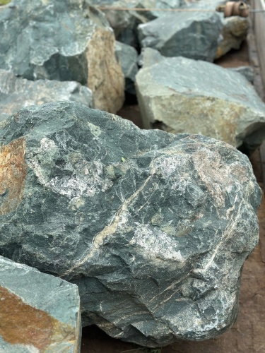 Камни для ландшафтного дизайна зелёные 10-60 килограмм купить в Альметьевске