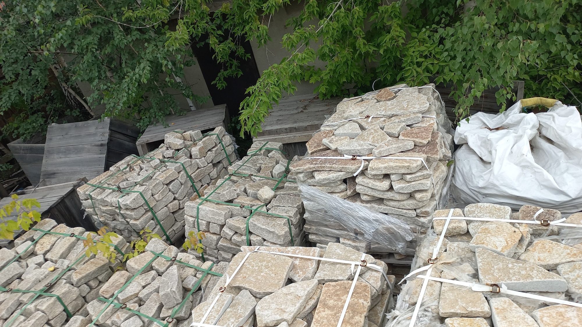 Плитняк гранитный галтованный купить в Альметьевске