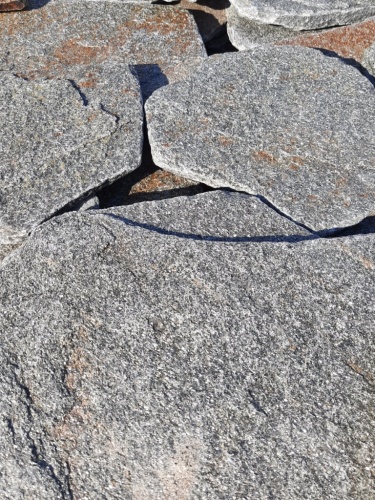 Златолит серебристый галтованный для цоколя купить в Альметьевске