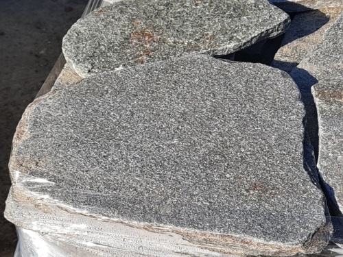 Златолит серебристый галтованный для цоколя купить в Альметьевске