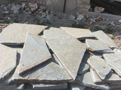 Златолит серебристый галтованный для цоколя купить в Альметьевске